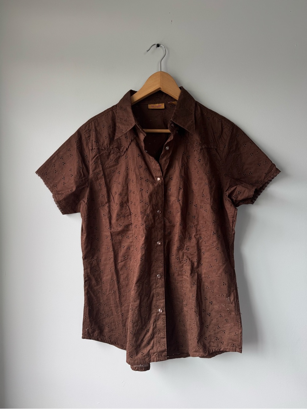 (L) Women’s wrangler top